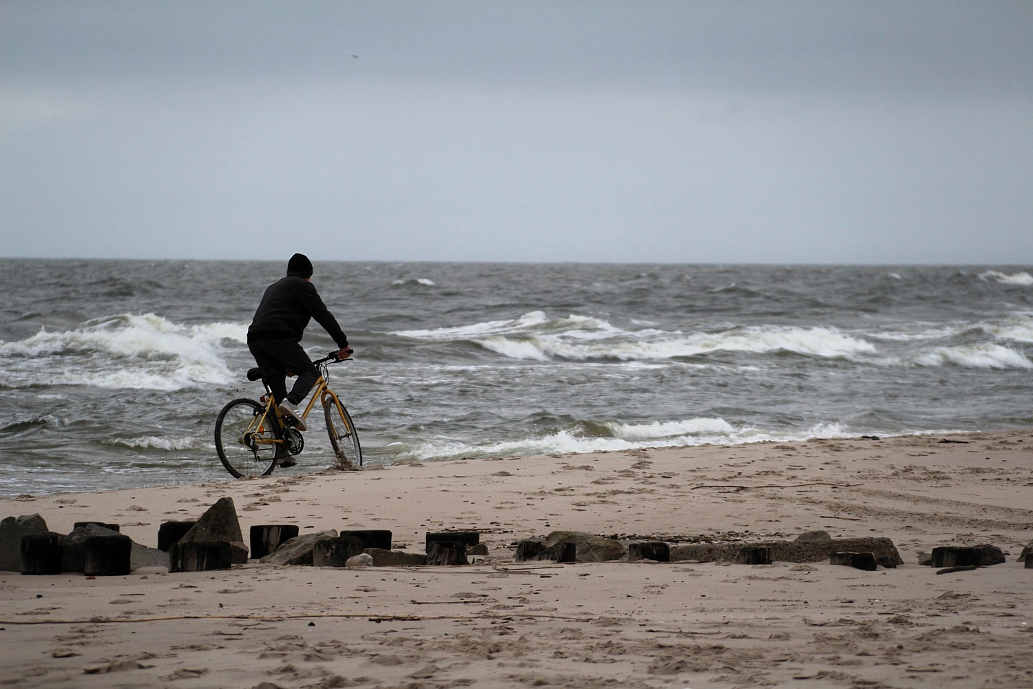 Plażowy rowerzysta
Słowa kluczowe: woda,morze