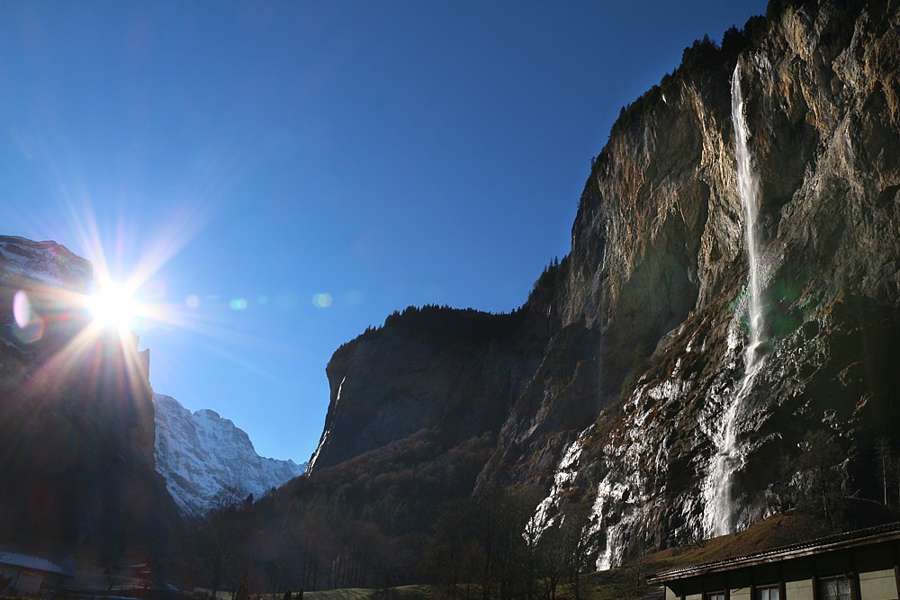 Wodospad Staubbachfall w Lauterbrunnen
Szwajcaria 2015
Słowa kluczowe: niebieski,woda,góry,słońce