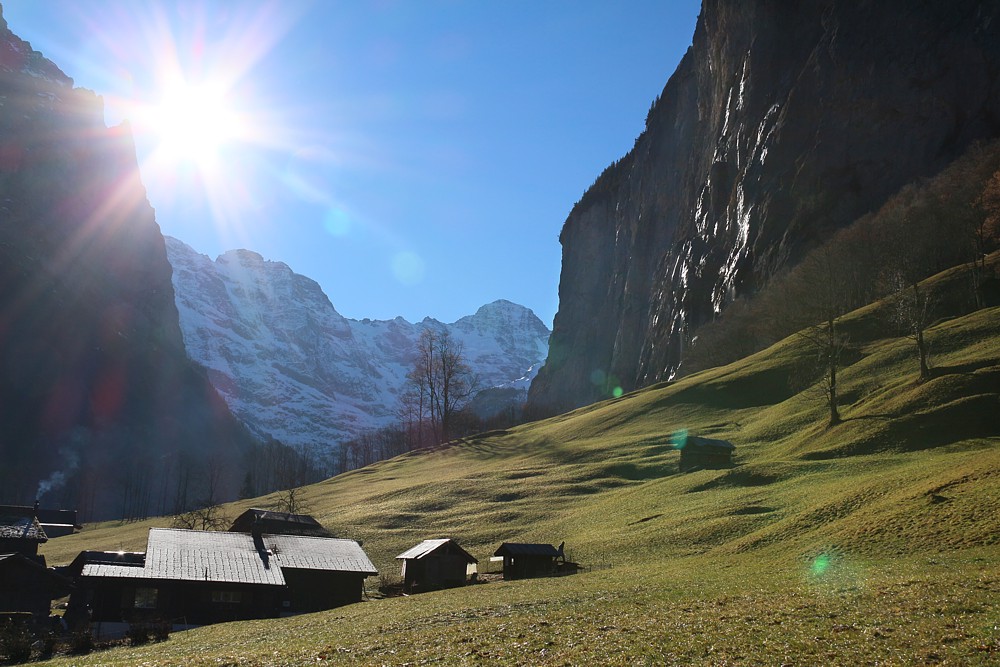 Alpy Szwajcarskie, Lauterbrunnen
Szwajcaria 2015
Słowa kluczowe: góry,łąka,słońce,niebieski,zielony