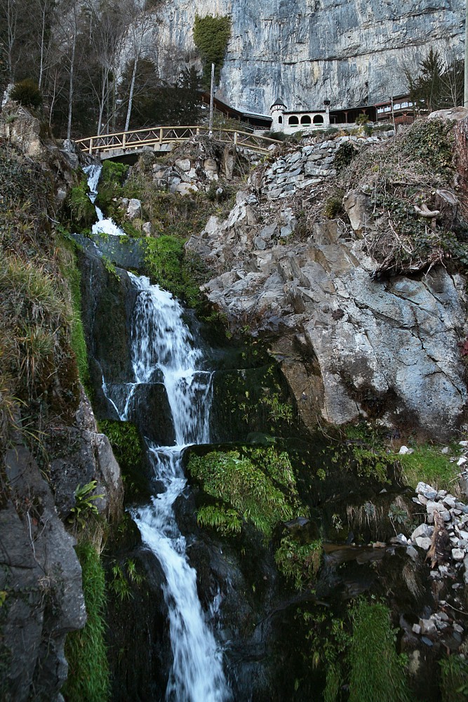 St. Beatus Caves nad jeziorem Thun
Szwajcaria 2015
Słowa kluczowe: góry,woda